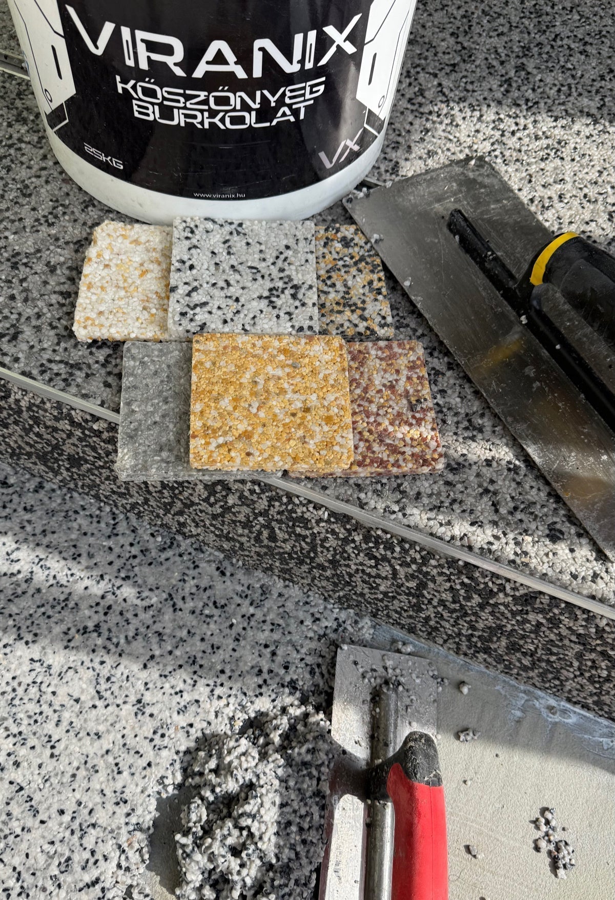 Kőszőnyeg Evolúció: A hagyományos 2K rendszerek vs. VIRANIX 1K technológia